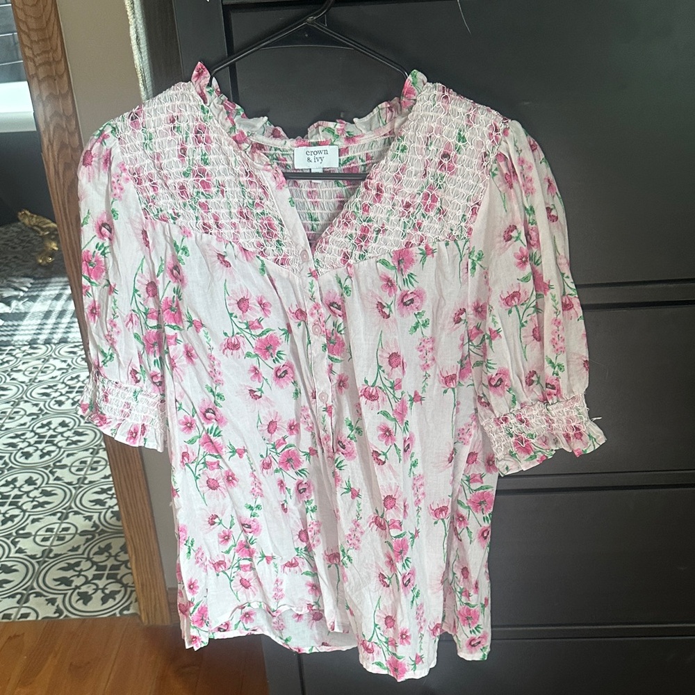crown & ivy Pink Floral Smocked Peasant Blouse